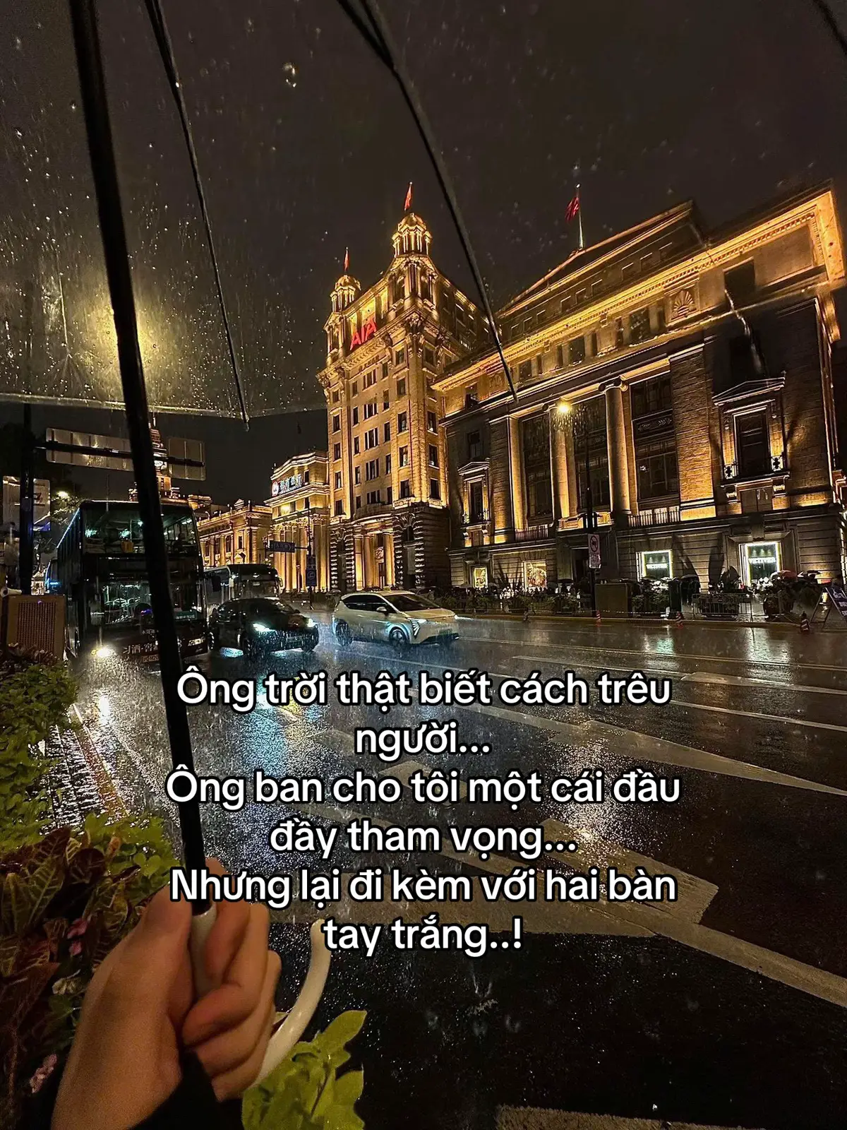 Ông trời thật biết cách trêu người...Ông ban cho tôi một cái đầu đầy tham vọng...Nhưng lại đi kèm với hai bàn tay trắng..! #cuocsong #đời 