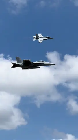 The Growler Airshow Team at the #SNF25 Daily Airshow this past April! Happy Anniversary to the EA-18G Growler, which had its first flight on August 15, 2006.✈️ 📹 Isaac Castellanos #SUNnFUN #Growler #ea18growler #MilitaryAircraft 