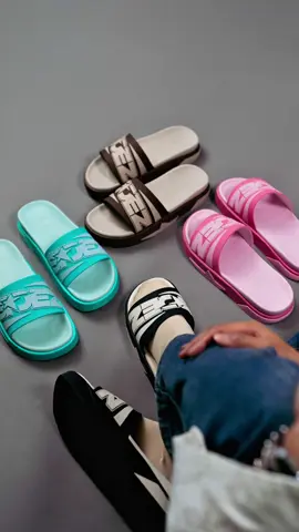 Not just a slide, it’s a whole vibe 🖤  From lepak at mamak to quick coffee runs, Sidez got your drip + comfort on lock. Your feet will thank you later. #fyp #Sidez #SidezSlides #streetwear #OOTD 