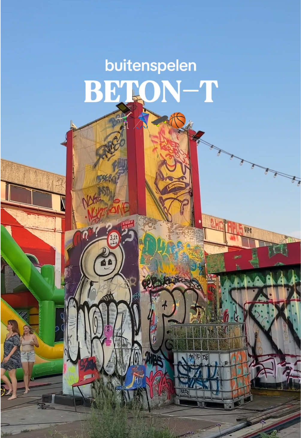 hallo dit was echt vet leuk!!! 🪁 @Beton-T organiseert regelmatig de ✨buitenspeelavond voor volwassenen✨ en dan kun je een hele avond lang buitenspelen met allemaal leuke spelletjes van toen en nu. Sjoelen, diabolo, springkussen, Twister, Just Dance, karaoke.. en nog zoooooveel meer omg!  Vet leuke activiteit in Utrecht voor op je lijstje! 🥰 #activiteiten #utrechthotspots #sylinthecity #utrecht #voorjou 
