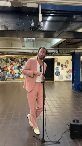 @Charles Kelley goes a cappella in the NYC subway with his rendition of ‘Faithfully’. If you want to hear more make sure to check out his new album ‘Songs For A New Moon’! #subwaycreatures #faithfully #charleskelley #subway #nyc 