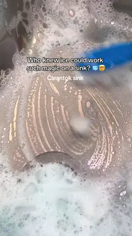 Sometimes the simplest tricks give the most amazing results! 🧊✨ Try this ice cleaning hack and watch your sink shine like new 😍 #cleaningtips #sinkcleaning #cleaninghacks #icecleaning #deepclean