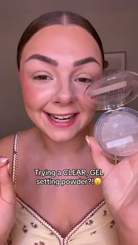 Trying a clear gel setting powder… is this genius or a makeup disaster waiting to happen? 👀✨@Catrice Cosmetics 