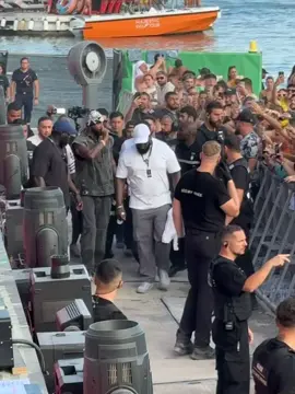 C'est le donnéey, récupéréey 🏴‍☠️🙌🏿 🅱️ 🅾️ 🅾️ 🅱️ 🅰️ ✔️@BOOBA #lapirate #lespirates #lapiraterie #boobaofficiel #lapiraterienestjamaisfinie 