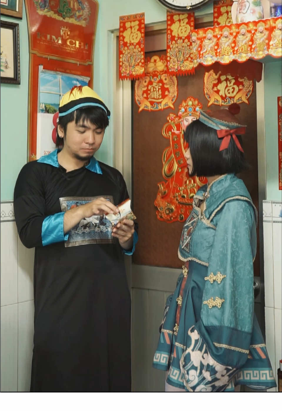 CHINATOWN PHIÊN BẢN TIẾNG QUẢNG TỚI ĐÂY 😘 Bà con nào bữa hổm đòi bản tiếng Quảng Đông đâu? Nay tụi tui xúm lại làm luôn 1 chiếc mini MV trên nền nhạc Chinatown Cantonese Version luôn nè. Mại dzô, mại dzô! 🤗