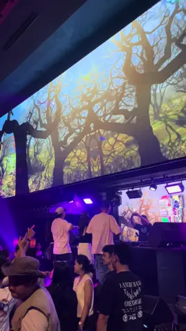 @Pemandu Karaoke Sedih 