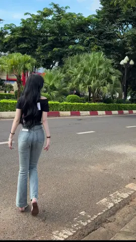 Chiếc quần loe cho chân dài 😍😍