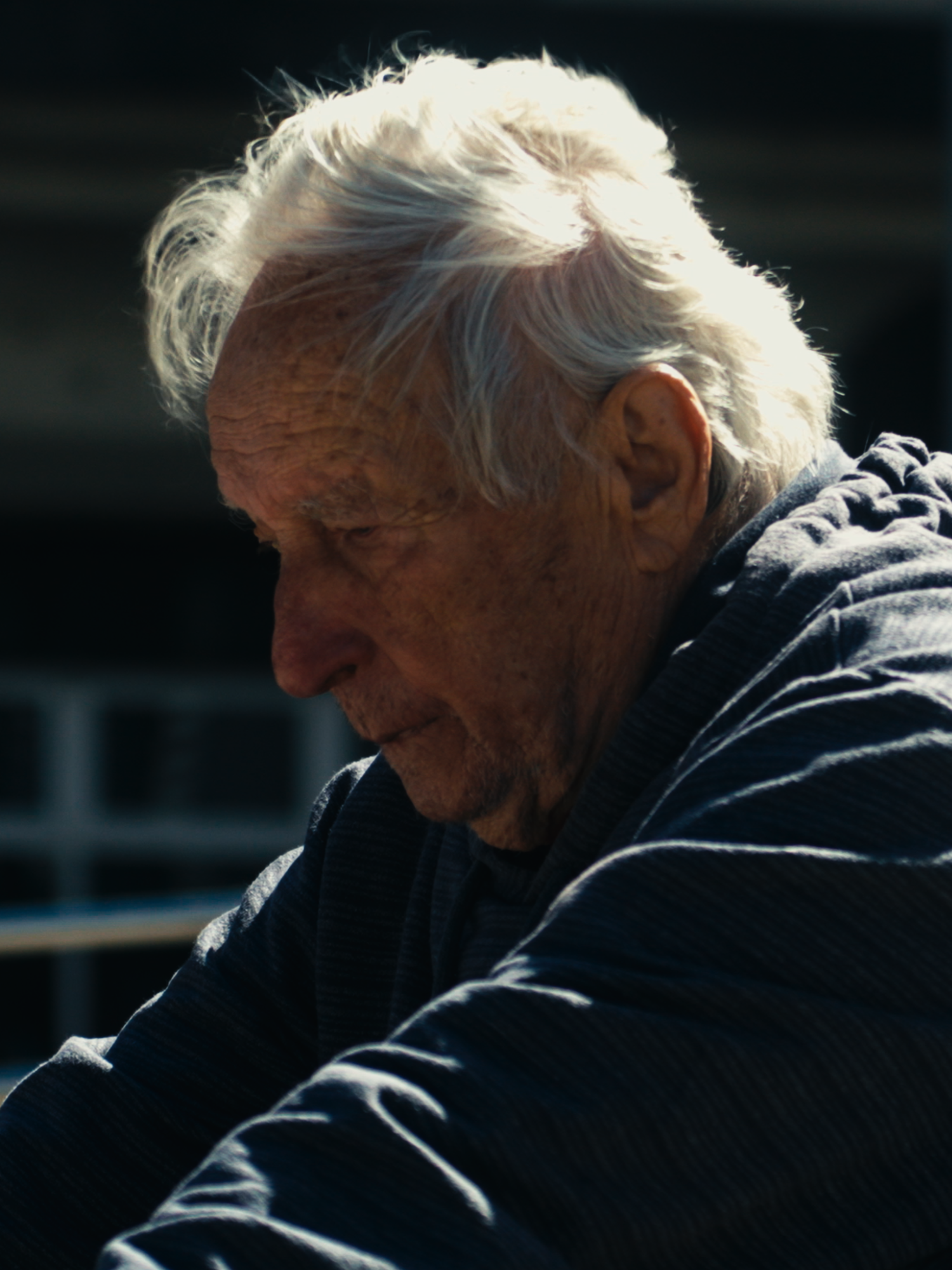 Qual é a história dele? 🎬 Transformando estranhos aleatórios do dia a dia em personagens principais. #maincharacter #povstreetphotography #povphotography #cinematography #colourgrade #whatstheirstory