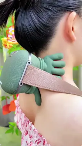 𝐏𝐫𝐨𝐝𝐮𝐜𝐭 𝐋𝐢𝐧𝐤 𝐢𝐧 𝐁𝐢𝐨 Equipped with advanced 4D kneading technology, this Shiatsu neck and back massager mimics the precise motions of a human hand to deeply relax stiff muscles and ease tension in your neck and shoulders. The built-in soothing heat function features 2 adjustable heating levels, enhancing blood circulation and overall comfort during your massage session. Designed for convenience, this cordless massager offers up to 70 minutes of uninterrupted use on a single charge. Its lightweight and compact design allows for effortless portability, making it perfect for home, office, or travel. The device supports two wearing modes: handheld or using adjustable straps that comfortably secure the massager around your neck and shoulders for hands-free use. This multipurpose massager is an excellent gift choice for anyone looking to relieve muscular aches ideal for both men and women seeking relaxation after a long day. Product: Bionic Finger Heated Neck Shoulder Massager ▶️ No copyright intended. Please send us a DM for any inquiries. #productdesign #productdesigner #designinspiration #designinspirations #innovativedesign #innovativeproducts #moderndesign #industrialdesigner #designlove #designideas #archiproducts #creativedesign #homedecoration #design #designdeinteriores #housebeautiful #architecturedesign #minimalism #designlife #innovation #innovations #gadget #gadgetsnews