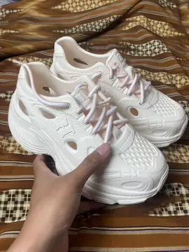 Sepatu wajib di musim ujan #sepatusekolah 