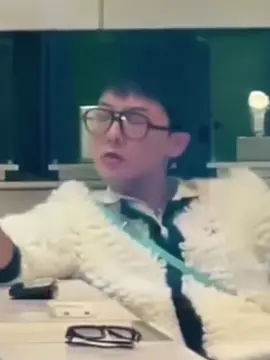 Cũng liếc ghê lắm chứ bộ,chọc ai thì chọc chứ đừng chọc chồng em nghe.Ảnh cọc lắm đó😆🤭#GD #Bigbang #gdragon #tiktok #viral 