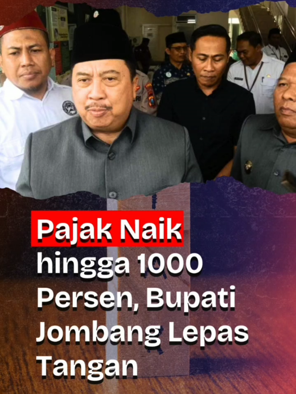 JOMBANG (Realita) - Lonjakan Pajak Bumi dan Bangunan Perdesaan dan Perkotaan (PBB P2) di Jombang, Jawa Timur, yang mulai berlaku pada tahun 2024 terus menuai reaksi masyarakat. Menanggapi polemik kenaikan pajak hingga 1000 persen di Jombang tersebut, Bupati Jombang, Warsubi cenderung 'cuci tangan' dan cari aman. Ia menegaskan, kebijakan itu bukanlah hasil keputusan pribadinya, melainkan pelaksanaan aturan yang telah disahkan sebelum dirinya menjabat. Warsubi menjelaskan, kenaikan PBB P2 merujuk pada Peraturan Daerah Nomor 13 Tahun 2023 tentang Pajak Daerah dan Retribusi Daerah, yang diterapkan mulai 2024. “Saya hanya melanjutkan kebijakan yang sudah ada. Fokus kami sekarang adalah mencari solusi bagi warga yang merasa keberatan,” ucapnya, Kamis (14/8/2025). Untuk merespons keluhan, Pemkab Jombang membentuk tim khusus yang bertugas memproses pengajuan keringanan pajak. Baca berita selengkapnya di web resmi Realita.co. akses link website melalui bio akun kami. . . . #beritaterkini #viral #fyp #foryoupage #jombang 