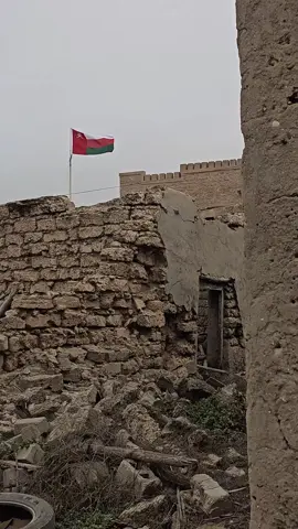 لزوار محافظة ظفار لا تنسى يوجد في مدينة مرباط أحد أقدم الأسواق التاريخية في السلطنة، وهو سوق المدينة القديم الذي جُدد منتصف القرن الماضي. وفي السوق يوجد مبنى الجمرك المنشأ عام 1919، وحينها كان السوق ينبض بتجارة البضائع المستوردة كالتمور والحبوب والتوابل والأقمشة من الهند وإفريقيا والموانئ القريبة مثل عدن وصور والمكلا وسواحل إفريقيا