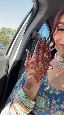 Dark stain 👀 yk what that means 😆 henna by / allthingshenna.bysukhi on IG! #henna #hennastain #hennaart #hennaartist 