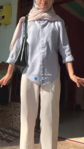 vibenya kaya ceria aja gitu😍#outfit #OOTD #ootdhijab #kemejasalur #pantai #fitcheck #4u #oropants #simple #fyp 