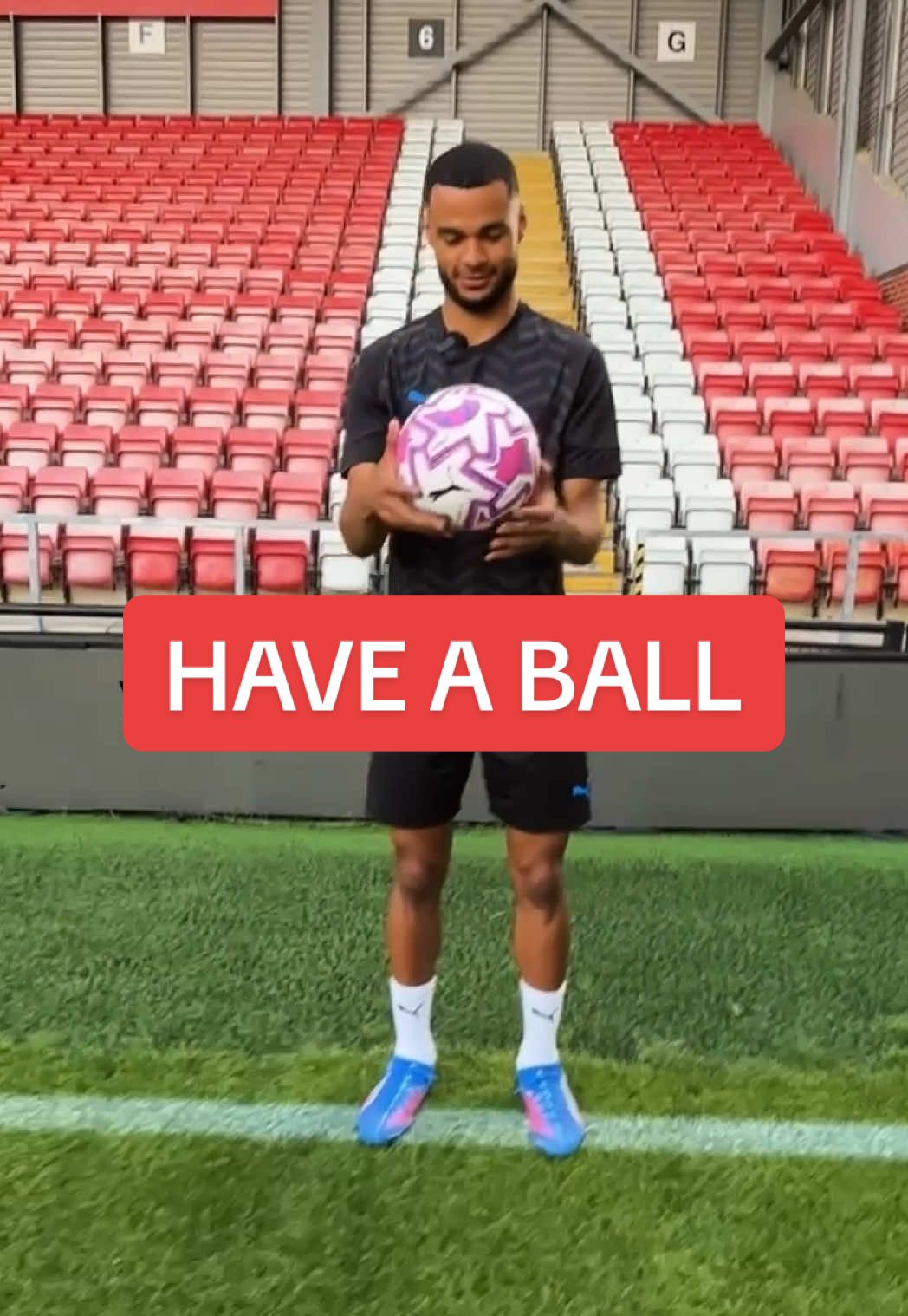 Bro’s back for the new @Premier League season… just don’t send him a horrendous pass after a 40m run 🤣 #PUMA #Football #PremierLeague #PL #Gakpo @Cody Mathes Gakpo 