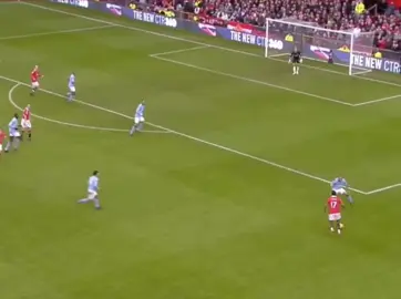 Wayne Rooney's acrobatic goal against Manchester City  What a goal 🤯🤯 Arabic commentare 🎤🎶 . . . #rooney #manu #manutd #manchesterunited #mancity #PremierLeague #england #arab #arabian #العربية #فارس_عوض 