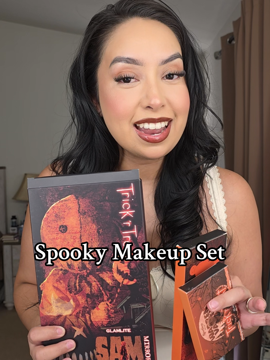 I am OBSESSED with this glamlite makeup Set! #glamlite #glamlitetrickrtreat #trickrtreat #glamlitecosmetics #unboxing 