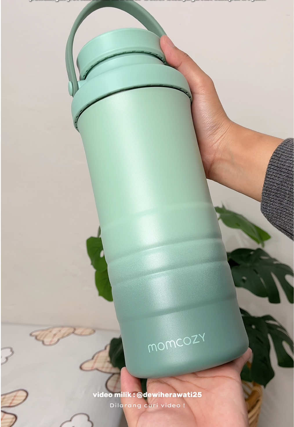 Kalau ada pendingin portable dari Momcozy ini udah gak perlu khawatir kalo ASI bakal basi di perjalanan karena bisa simpan dan jaga ASI sampai 24 jam #momcozy #momcozybreastmilkcooler #breastmilkcooler 