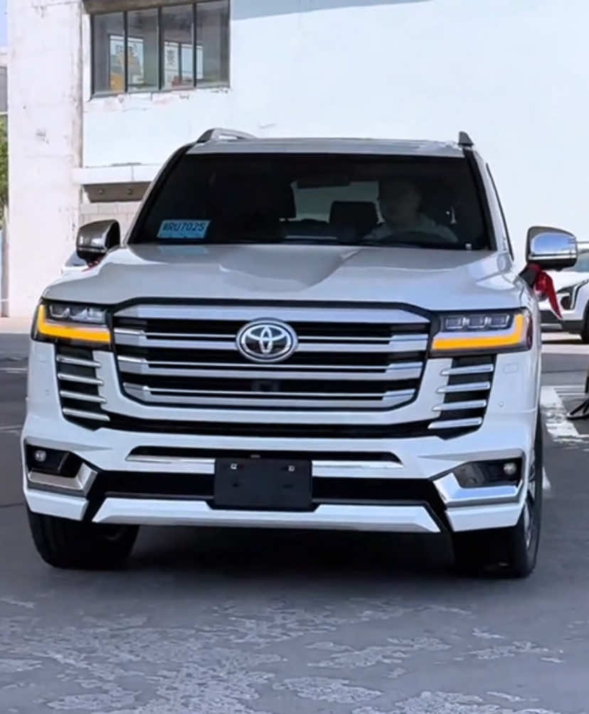 #ducphucauto #daiphatluxurycar sẵn các bản trắng và đen LC 300 lướt kèm mới #lc300 