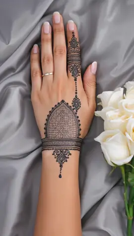 B L A C K     H E N N A 🐞 #fyp #foryoupage #hennaviral #blackhenna #trending 