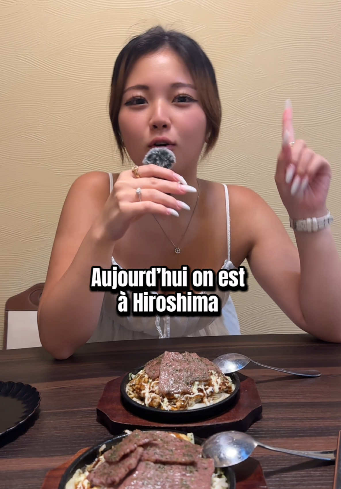 Aujourd’hui, mon amie japonaise m’emmène déguster un plat très traditionnel d’Hiroshima ! Le fameux Okonomiaki et franchement le résultat est…. 😨🇯🇵 ##degustation##culturejaponaise##alleraujapon