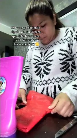 Mamá que resuelve hace lo que sea para que su girl tenga el mejor outfit✨👸🏻 #botasrojas  #mujermaravilla  #mamáqueresuelve 