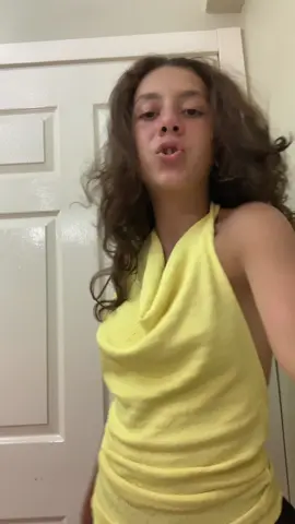 Eski tıktok dansları mııııı#kesdetbenionecikart #keşfet #kwsferbenioneal #kwsferbenioneal #kesdetbenionecikart 