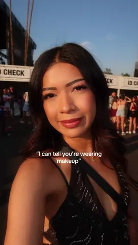 If I’m putting on expensive ass makeup on my face I HOPE you can see it :) #makeup 
