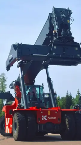 #reachstacker @kalmarofficial  #logisitca #fyp 