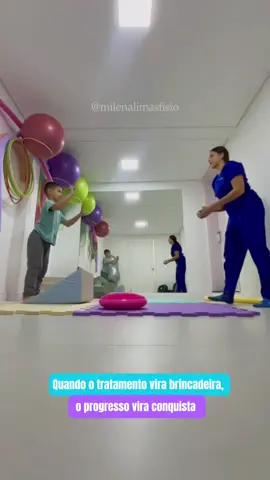 Na fisioterapia infantil, a gente não “brinca de tratar” a gente trata brincando! Cada atividade é pensada para fortalecer, estimular e desenvolver, respeitando o tempo e as necessidades de cada criança. 💙 Agende uma avaliação! ☺️ #fisioterapia #fisio #crianças #tea #autism 