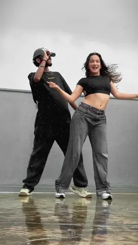 song and routine are such vibess IB: @Mari Macleod 👑 DC: @Vinitheninja  🕺: @Deshu :) 🫶🏻 🎥: @Eranda_Zee ( DANCER )  #fyp #tiktok #dance #dancersoftiktok #paradisedjsnake #kavyaeriyagama #srilanka 