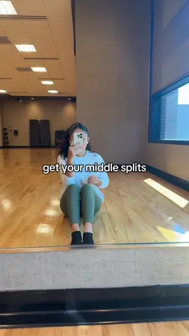 Working on my middle splits✨ #stretching #flexiblechallenge 