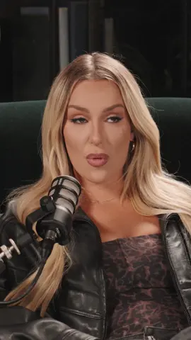 Dermatilimania on Love Islan #cancelledpodcast #tanamongeau #brookeschofield