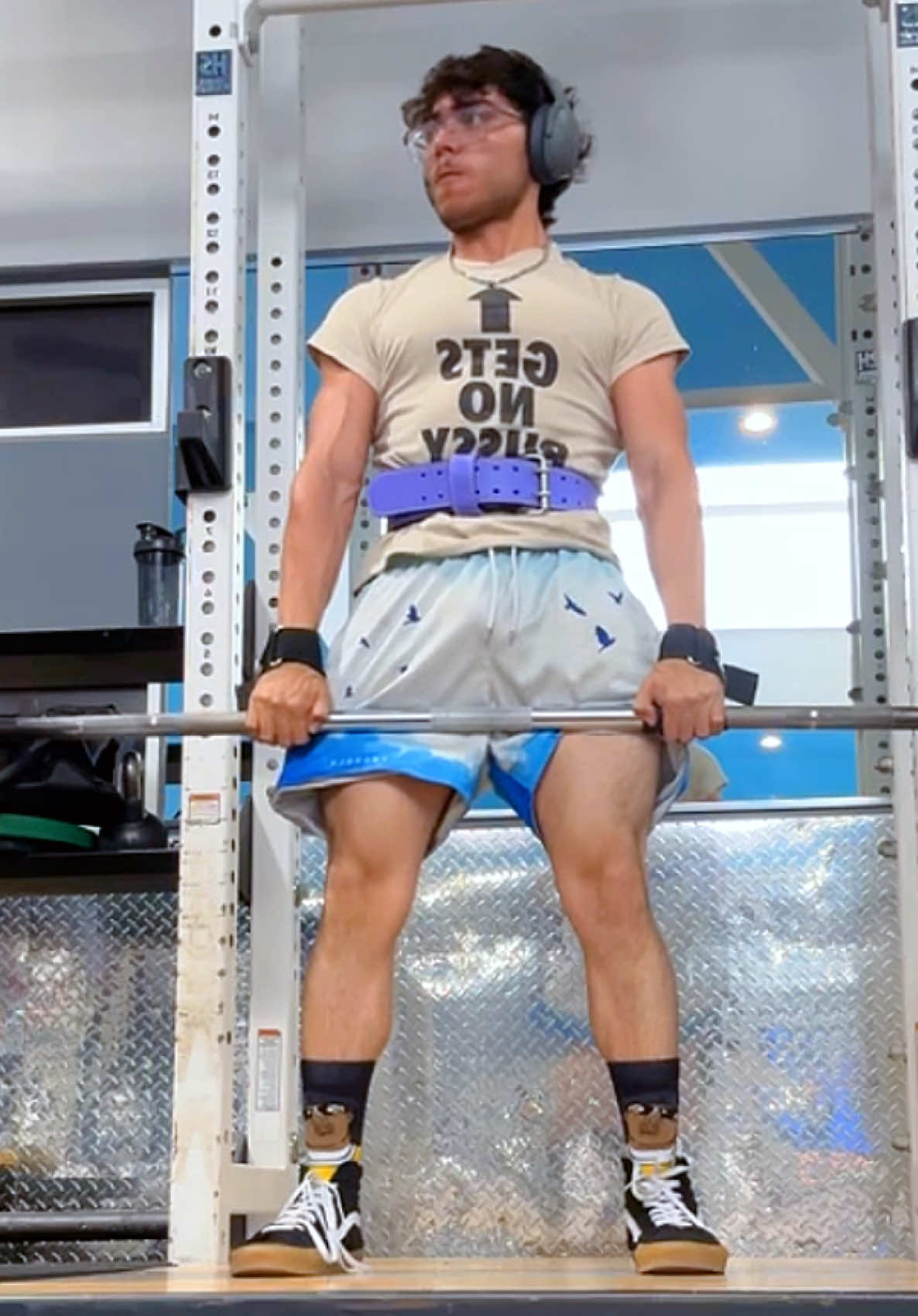 3 plate dead-lift be killing me (I be weak ik) #gym #gymrat #motivation #deadlift 