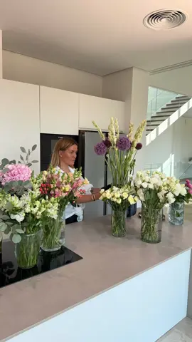 THE ENDING - THE SECRET 🍋 OF VIEWS at least for me! You definitely know that if all the ingredients for lasagna are shown at the beginning of my video, then by the end of the video, it won't be lasagna 😂  That's because I love to surprise. Sometimes I surprise even myself 😁 In general, I really missed this and I'm incredibly happy to be back to my favorite activities! Filming, recipes, floral arrangements - this is my true process of meditation and creative expression. I can't live without it! I never buy ready-made bouquets because I really want to and love to do it my own way ❤️ Now honestly - did you miss me? I missed you a lot 🥺 Lasagna Wellington Ingredients: • Lasagna sheets • Grated cheese • Ham • Puff pastry • Egg for brushing For the meat filling: • Ground meat • Olive oil • Onion • Carrot • Celery • Garlic • Tomato paste • Canned tomatoes • Pepper, salt • Red wine • Broth For the sauce: • Butter • Flour • Milk • Nutmeg Instructions: 1. Sauté the ground meat in olive oil with chopped vegetables, tomato paste, and canned tomatoes. Add wine, broth, salt, and pepper. Cook until done, stirring constantly. 2. Boil the lasagna sheets, then transfer them to ice-cold water and place them on a towel to remove excess water. 3. For the sauce, melt butter in a saucepan, add flour, milk, and nutmeg. Stir the sauce constantly to avoid lumps. 4. Assemble the lasagna in a silicone mold (sauce, grated cheese, lasagna sheets, meat filling…) and bake in the oven at 190°C (375°F) for 30–35 minutes. 5. On parchment paper, lay out thinly sliced ham, place the cooked lasagna on top, and wrap it with the ham. Transfer the ham-wrapped lasagna onto the pastry, then cover with another sheet of pastry and press the edges down. Top with a lattice of pastry and press the edges with a fork. 6. Brush with egg, decorate with thyme, and bake in the oven for 20–30 minutes at 180°C (350°F). Enjoy your meal! #LasagnaWellington #PuffPastry #HomemadeLasagna  #ItalianCuisine ю #CookingAtHome     