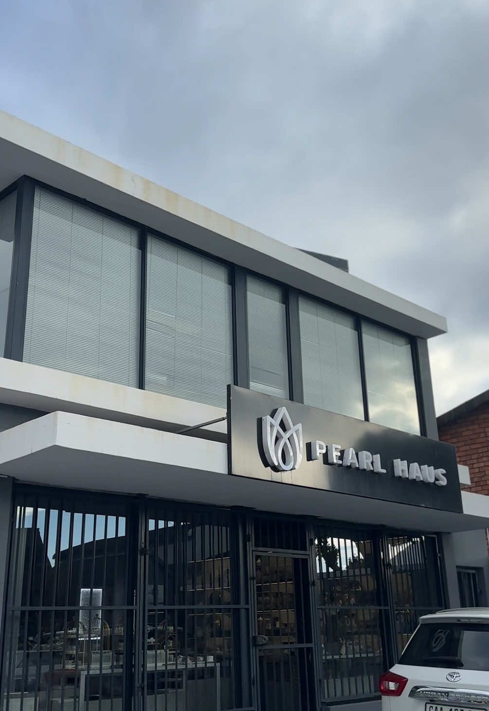 New food truck spot alert! They’re there every Friday - Sunday! Go check them out🤩✨  📍: 16 Flamingo Cres, Lansdowne, Cape Town  #foodtrucks #newspot #goodfood #musttry #fyp 