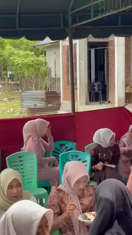 viral seorang wanita menghadiri pernikahan mantan karna orang tua tak merestui