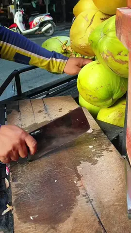 coconut 🥥 cutting at best the most satisfying food #coconuttree #coconutmall #coconut #coconutmalled #coconutmalled #coconuttree #coconutmall 