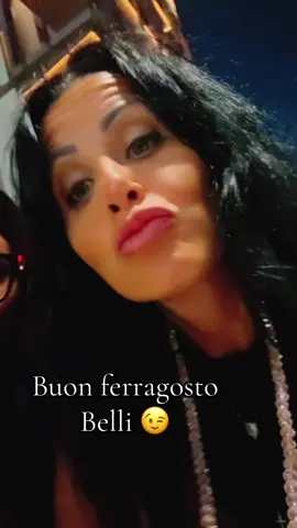 Buon ferragosto belli😉#nessunasperanza🤣🤣 #donneitaliane🇮🇹 #mareprofumodimare🌊☀️ #valigietuttalavita💪♥️🖤🇮🇹 @fede @silviaricomincia 