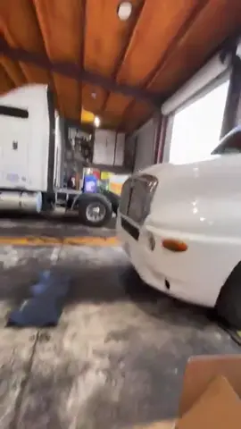 🚛 Un brake chamber mal instalado = DOT te deja parado 🚨 En Truck Savers nos aseguramos que uses la entrada correcta y cumplas con las regulaciones. 📍 Houston, TX: 1362 Sheffield Blvd, Houston, TX 77015 📍 Monterrey, NL: Libramiento Noreste Km 33.5 Interior 30 Escobedo NL #TruckSavers #BrakeChamber #DOT #MantenimientoPreventivo #TransporteSeguro