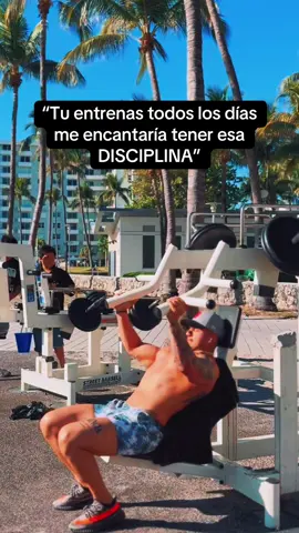 Uno va motivado 💪🏻 @Elena #fypppppppppppppp #fyp #viral #2k25 #gymcrush 