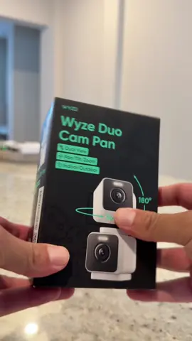 La base es fija, pero la parte de arriba gira 360°… como la cabeza de tu mamá cuando haces algo mal 😂📷  #tiktokshopcreatorpicks #wyze 