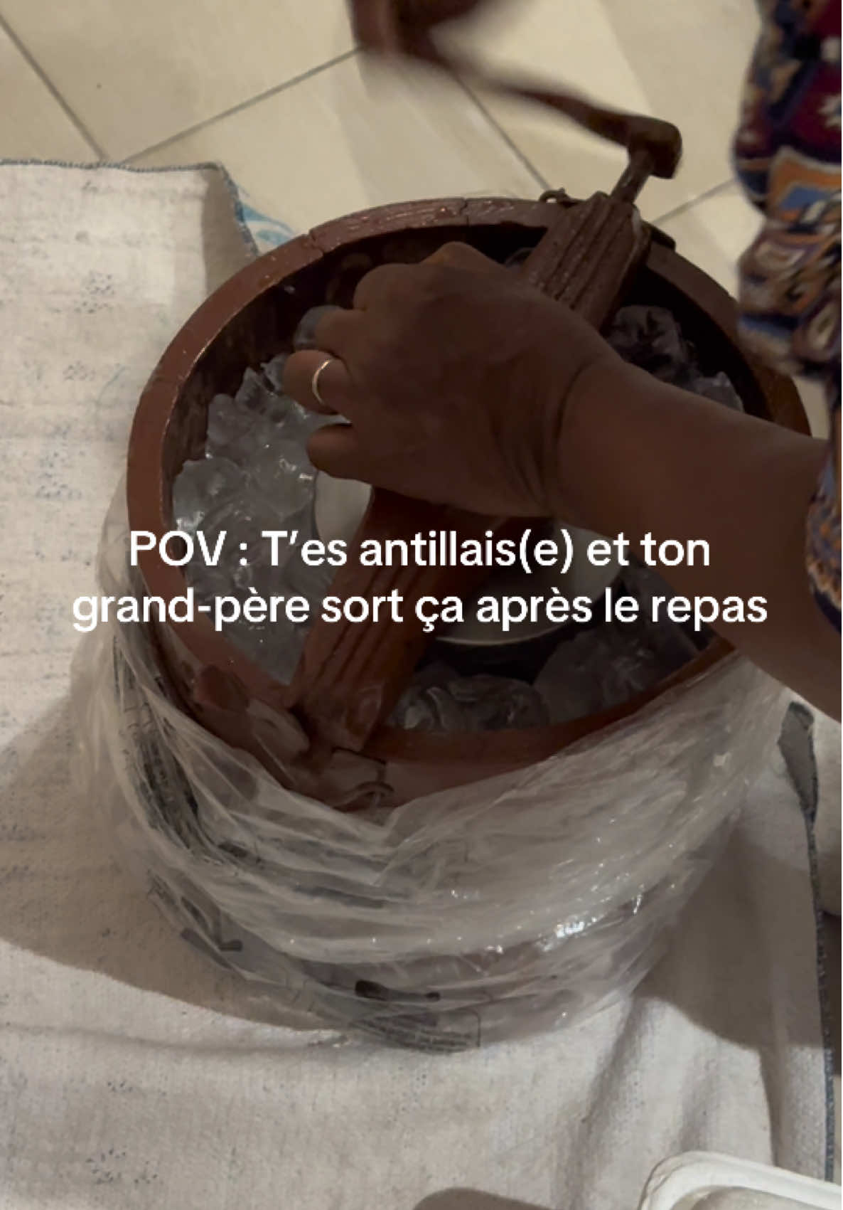 Ceux qui ne le sont pas essayez de deviner ce que c’est et à quoi ça sert #pourtoi #antilles #dessert #martinique #tradition 