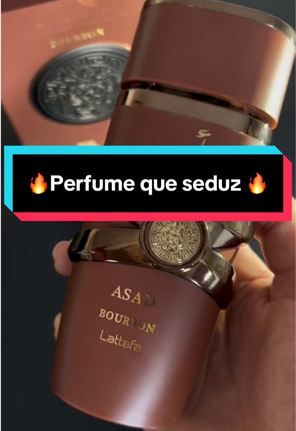 Um frasco que impõe respeito e um aroma que conquista de primeira! 🥃✨  Conheça o Asad Bourbon Lattafa🔥 Uma explosão de elegância e presença em cada borrifada. Quer sentir esse aroma ? 📲Entre em contato com nosso atendimento 1997816-0198 #perfumemasculino #perfumesimportados #perfume #fragancia #perfumesarabes 