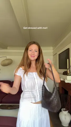 just mildly crashing out over the fact that I don’t have access to half my closet because I’m moving, oops!! #getdressedwithme #gdwm #getreadywithme 