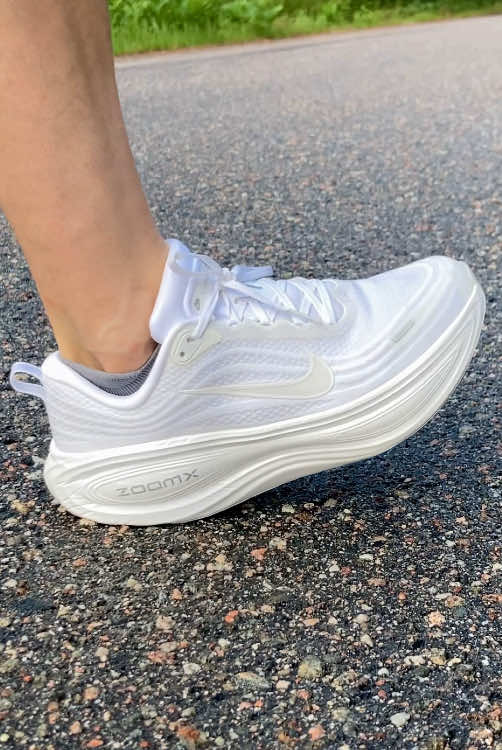 Nike Vomero Plus 😍 Code ”PEAK” at Top4running - LINK IN BIO ☝️ #Running #runningshoes #runtok #nikerunning 