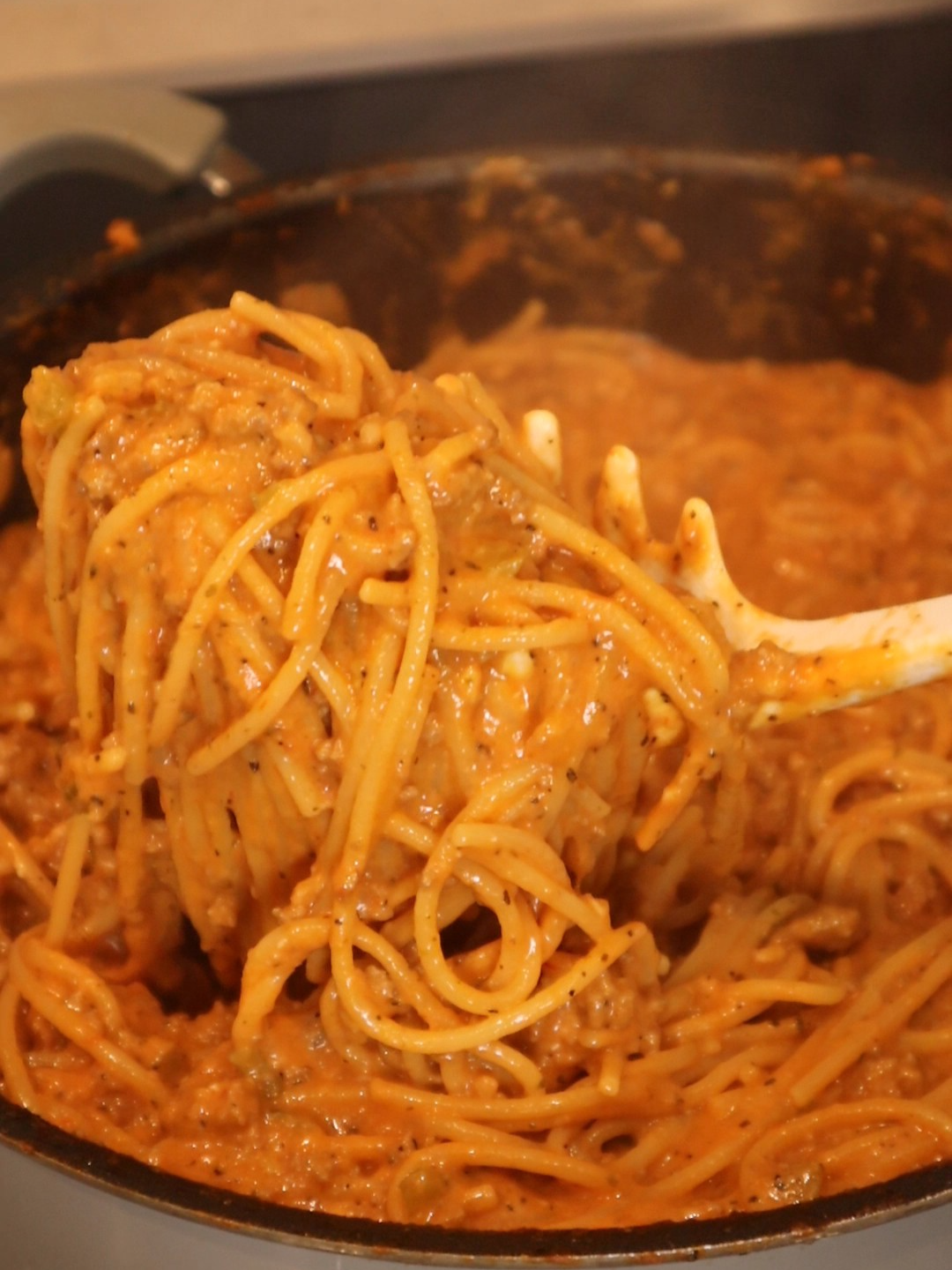 This creamy one-pot spaghetti is one of the best things I make, and it’s so easy I can get it on the table in about 30 minutes with just one pot to clean. Everything cooks together.  The pasta, the sauce, so it’s rich, cheesy, and comforting without a ton of work. Ingredients:  1 lb ground beef  1 onion, finely diced  1 bell pepper, finely diced  1 large spoonful jarred minced garlic (or fresh)  1 jar Prego Italian Sausage & Garlic pasta sauce  2 cups broth (about 3/4 of a jar)  Parmesan cheese, Italian seasoning, salt, and pepper to taste  8 oz spaghetti, broken in half 4 oz cream cheese Instructions: Brown the ground beef in a large pot, then add onion, bell pepper, and garlic. Sauté until the vegetables are softened. Add pasta sauce and broth, then season to taste with Italian seasoning, salt, pepper, and Parmesan cheese. Bring to a boil. Stir in uncooked spaghetti, making sure the noodles are well coated in the sauce to prevent clumping. Cover and simmer for 15 minutes, stirring well every 5 minutes. The pasta won’t overcook.  It will absorb all the flavor while it cooks. Stir in cream cheese until melted, then let sit uncovered for 3–5 minutes to thicken. Serve with bread. If you think spaghetti tastes better the next day, that’s exactly why this recipe is so good.  it’s like leftover spaghetti, but without the wait. #onepotpasta #weeknightdinner #comfortfood #pastarecipe #EasyRecipes #cooktok