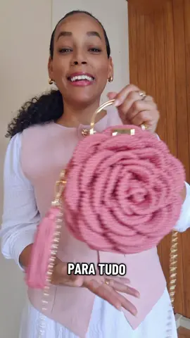 ✨️bolsa flor feita com fio poliester 4mm ✨️medidas 26 cm  ✨️valor 375,00  telefone para encomendas  73 988232164  #CrochêPerfeito #FeitoAMão #bolsadecroche #bolsaflo #crochemoderno 