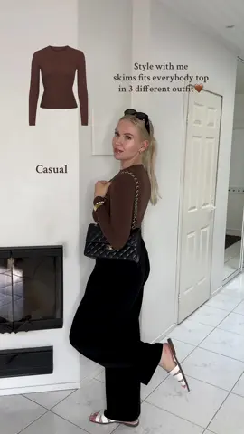 Styling the skims top in 3 different outfit 🤎  @SKIMS fits everybody longsleeve top in color cocoa 🤎 #skims #outfitinspo #brownoutfits #elegantstyle 